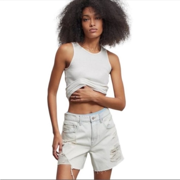 Urban Outfitters, BDG Dropped Waist Distressed Denim Short Light Blue, size 31 - Picture 3 of 7